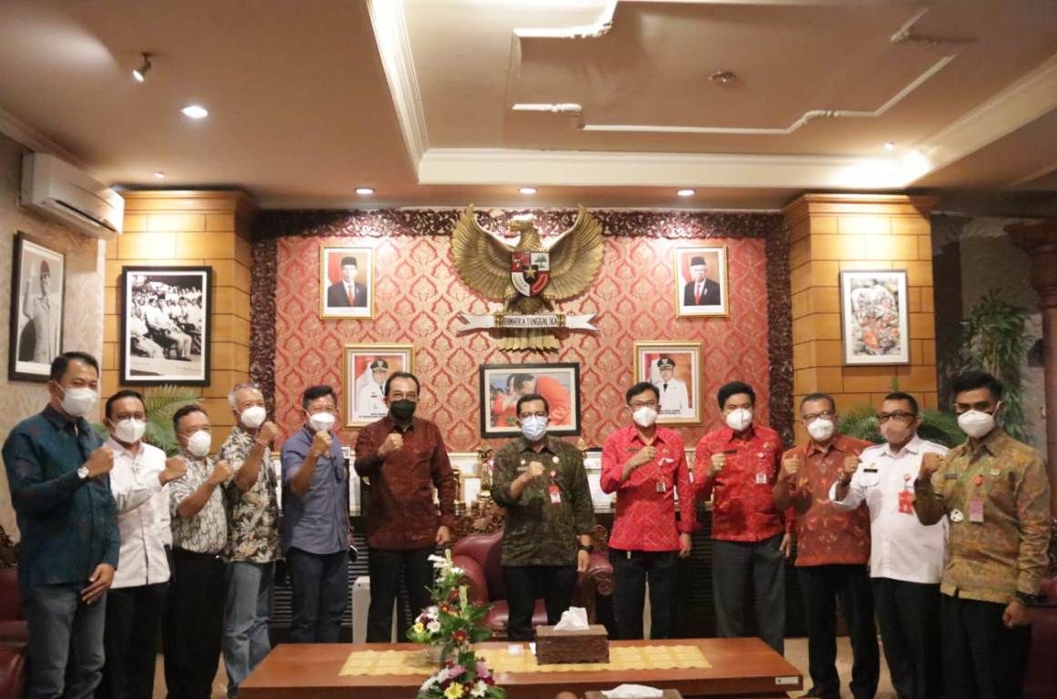 podiumnews.com-Bupati Tabanan Terima Audiensi IPPAT Bahas Optimalisasi Pelayanan PBB dan BPHTB